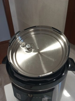 Olla GM E.Para piezas o reparar.Salta al conectarl