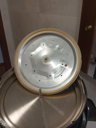 Olla GM E.Para piezas o reparar.Salta al conectarl