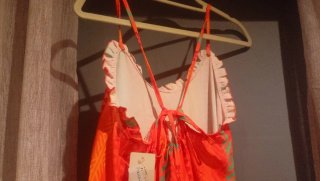 Vestido veraniego naranja y verde