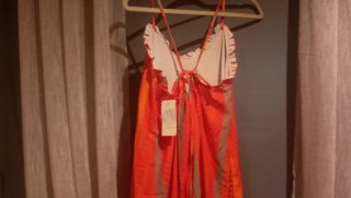 Vestido veraniego naranja y verde