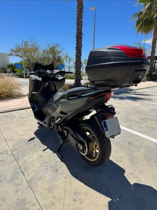 Yamaha TMAX 560 TechMax 2021 Akrapovic