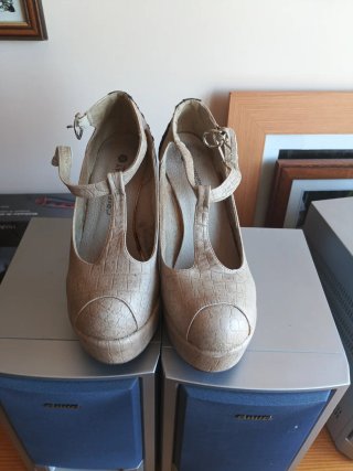 Zapatos de plataforma beige talla 36