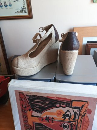 Zapatos de plataforma beige talla 36