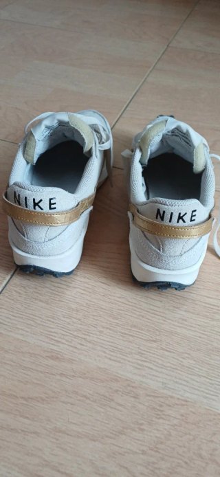 Zapatillas Nike Mujer Blancas y Doradas