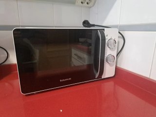 Microondas Taurus Blanco y Negro