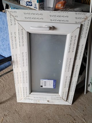 Ventana en perfecto estado medidas 58x87cm