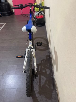 Bicicleta Montaña Azul y Blanca
