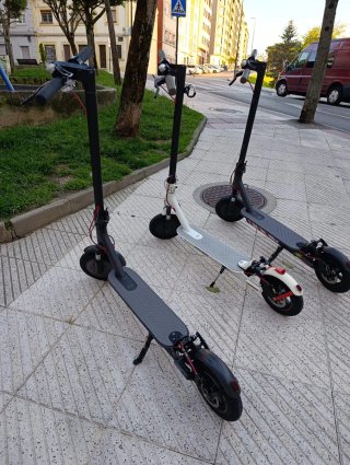 Patinetes  Negro y Blanco venta en persona