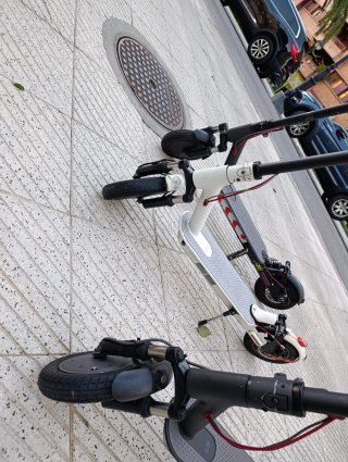 Patinetes  Negro y Blanco venta en persona