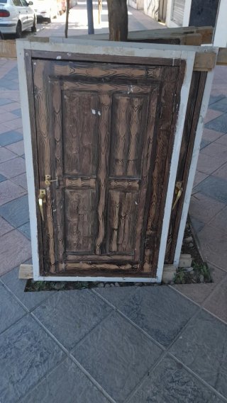 Ventana de madera de diseño rústico