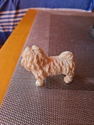 Figura perro blanco