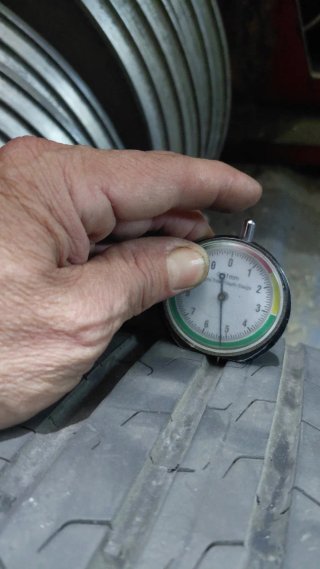 Neumáticos 215/60/16