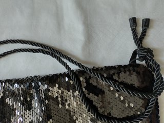 Mochila Benetton Lentejuelas Negras. Sin Estrenar