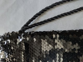 Mochila Benetton Lentejuelas Negras. Sin Estrenar