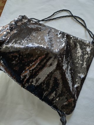 Mochila Benetton Lentejuelas Negras. Sin Estrenar