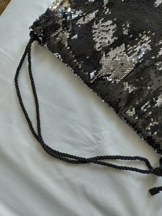 Mochila Benetton Lentejuelas Negras. Sin Estrenar