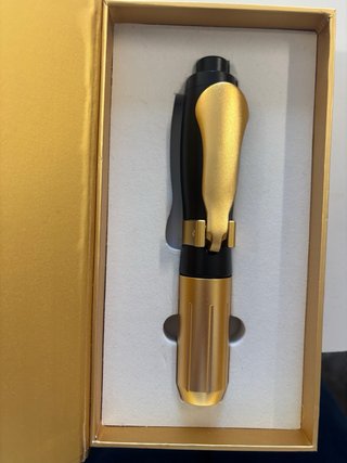 Pluma Hialuron Pen Negra y Dorada