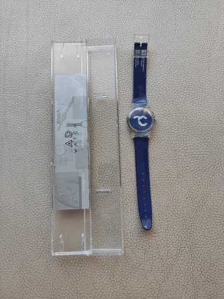 Reloj tipo Swatch azul plástico