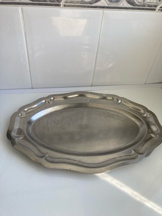 Fuente oval acero inox. Bordes relieve