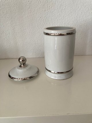 Bote de porcelana Limoges con perro