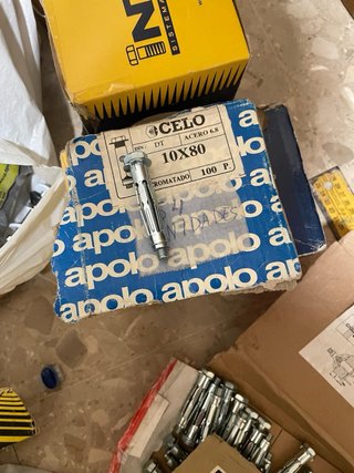 Tornillos y anclajes metálicos