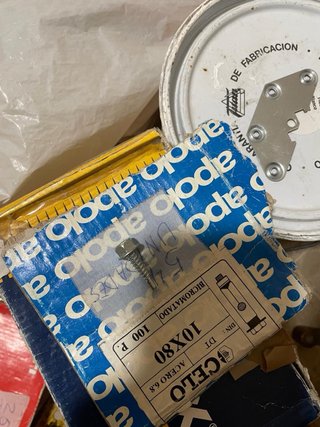 Tornillos y anclajes metálicos