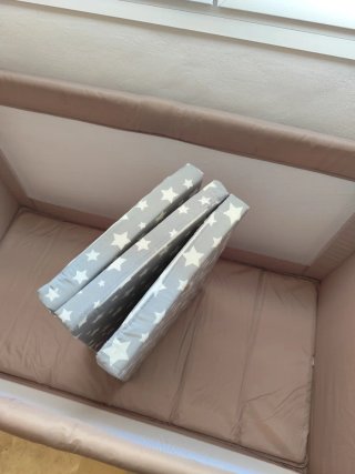 Cuna de viaje Kikkaboo con colchón