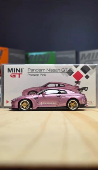 Mini GT Pandem Nissan GT-R