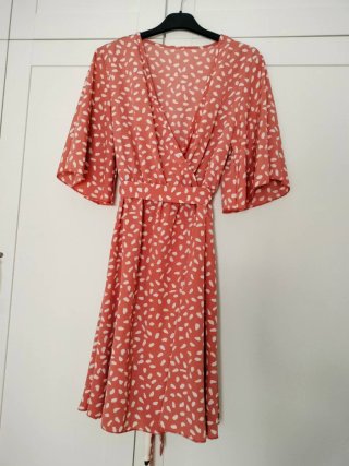 Vestido coral topos blancos manga corta