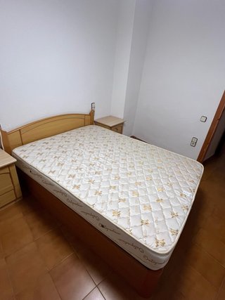 Cabecero y Mesitas de noche de madera (2 unidades)