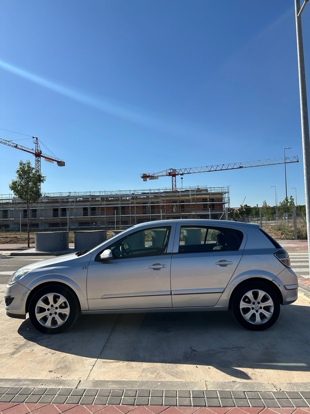 Opel Astra 1.7 CDTI 100cv Enjoy 5P