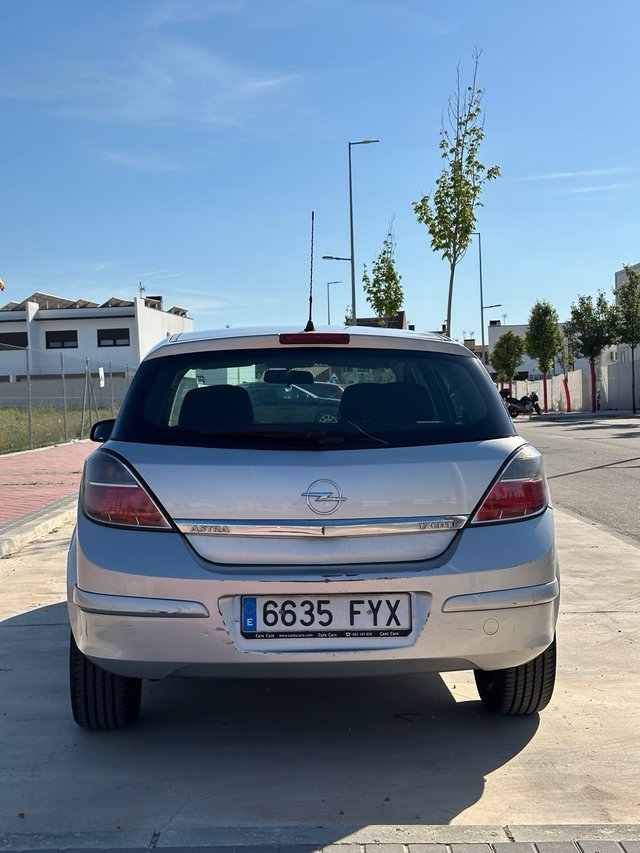 Opel Astra 1.7 CDTI 100cv Enjoy 5P