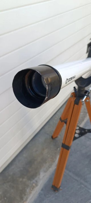Telescopio Cosina con trípode