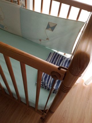 Cuna de madera para bebe + colchón de muelles.