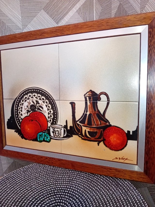 Quadro in ceramica con natura morta di frutta e brocca