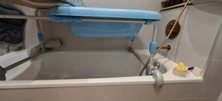 Bañera para bebé sobre bañera