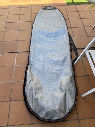 Tabla surf + funda + quillas + invento