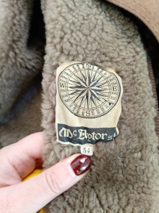 Cappotto marrone con pelliccia sintetica