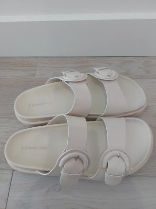 Sandalias Stradivarius beige