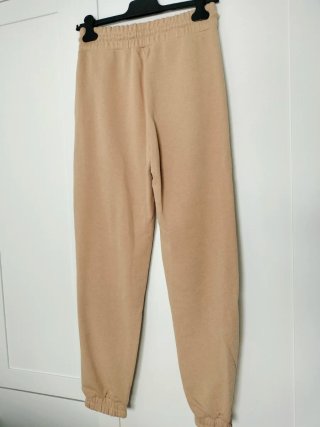 Pantalón jogger Stradivarius beige nuevo