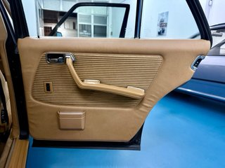 Mercedes-Benz W123 300D A/C Velour
