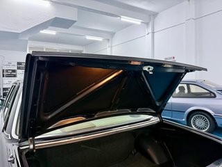 Mercedes-Benz W123 300D A/C Velour