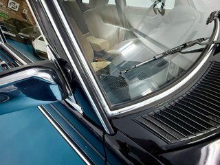 Mercedes-Benz W123 300D A/C Velour