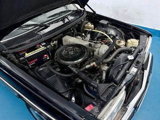 Mercedes-Benz W123 300D A/C Velour