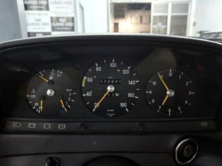 Mercedes-Benz W123 300D A/C Velour