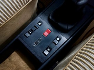 Mercedes-Benz W123 300D A/C Velour