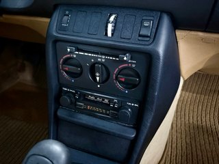 Mercedes-Benz W123 300D A/C Velour