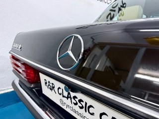 Mercedes-Benz W123 300D A/C Velour