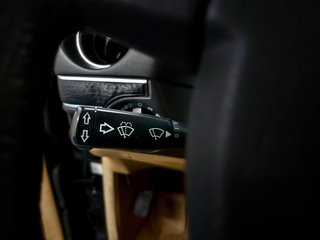 Mercedes-Benz W123 300D A/C Velour