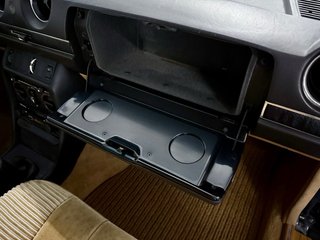 Mercedes-Benz W123 300D A/C Velour